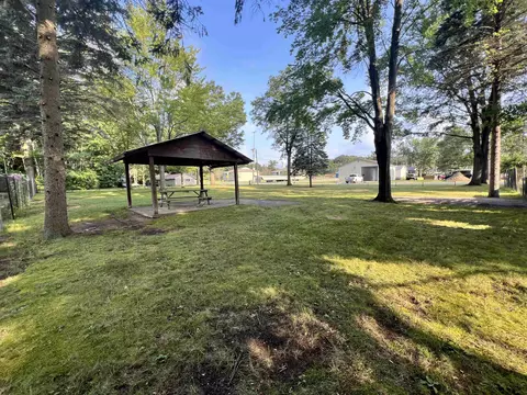 367 W Oak, Harrison, MI 48625 photo 4