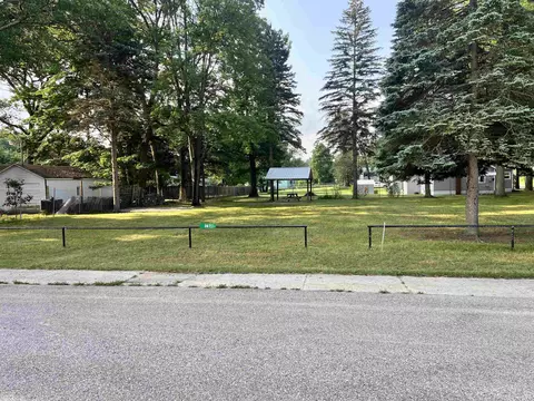 367 W Oak, Harrison, MI 48625 photo 13