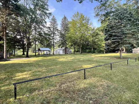367 W Oak, Harrison, MI 48625 photo 2