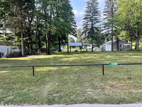 367 W Oak, Harrison, MI 48625 photo 3