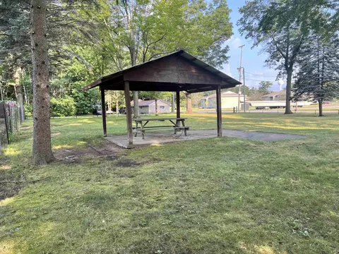 367 W Oak, Harrison, MI 48625 photo 5