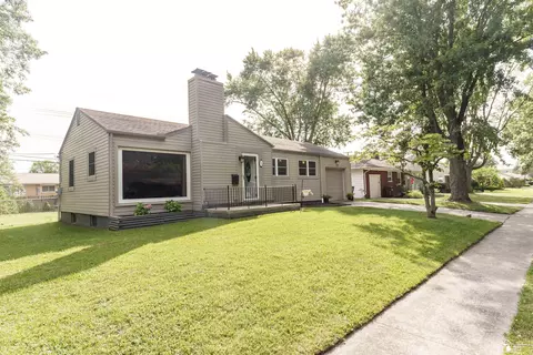 414 Oakwood St, Monroe, MI 48162