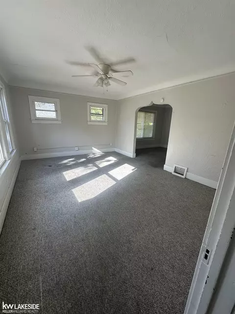 3591835920 John R, Wayne, MI 48184 photo 14