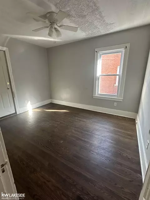 3591835920 John R, Wayne, MI 48184 photo 11