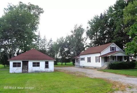 3996 East, Saginaw, MI 48601
