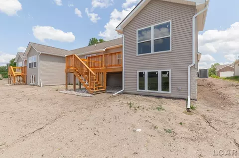 2804 Hope, Adrian, MI 49221 photo 3