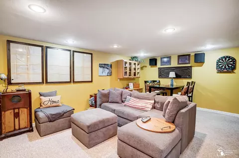 Living - 6785 Lockmill, Temperance, MI 48182 photo 6 of 6