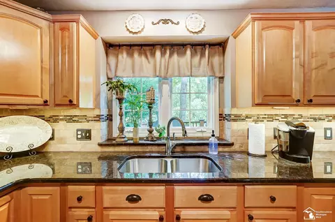 Kitchen - 6785 Lockmill, Temperance, MI 48182 photo 5 of 6