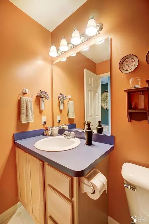 Bath - 6785 Lockmill, Temperance, MI 48182 photo 7 of 8