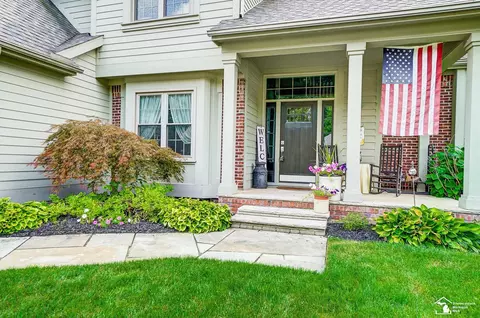 Exterior - 6785 Lockmill, Temperance, MI 48182 photo 3 of 13