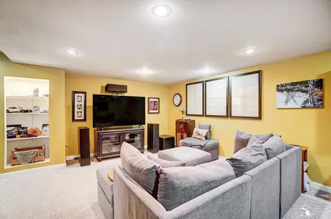 Living - 6785 Lockmill, Temperance, MI 48182 photo 5 of 6