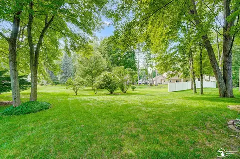 Exterior - 6785 Lockmill, Temperance, MI 48182 photo 12 of 13