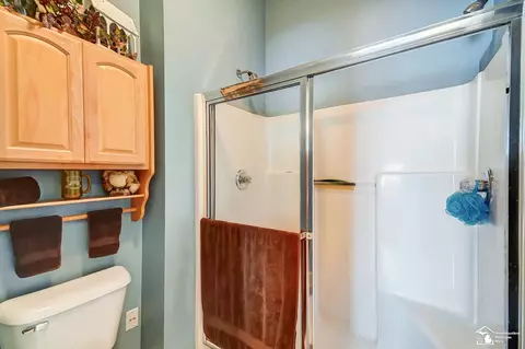 Bath - 6785 Lockmill, Temperance, MI 48182 photo 5 of 8