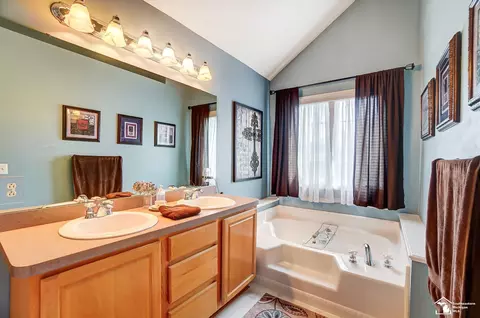 Bath - 6785 Lockmill, Temperance, MI 48182 photo 3 of 8