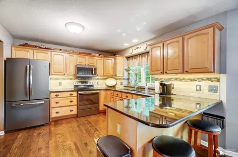 Kitchen - 6785 Lockmill, Temperance, MI 48182 photo 1 of 6