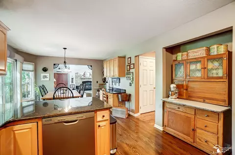 Kitchen - 6785 Lockmill, Temperance, MI 48182 photo 6 of 6