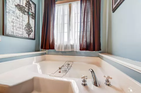 Bath - 6785 Lockmill, Temperance, MI 48182 photo 4 of 8