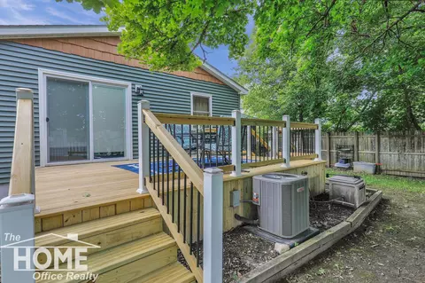 109 E Perry, Durand, MI 48429 photo 4