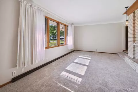 Living - 422 Norbert, Hemlock, MI 48626 photo 4 of 4