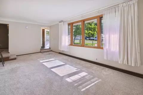 Living - 422 Norbert, Hemlock, MI 48626 photo 2 of 4