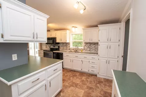 Kitchen - 5211 Ostlund, Hope, MI 48628 photo 2 of 2