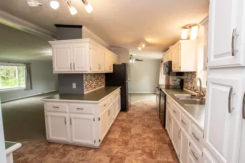 Kitchen - 5211 Ostlund, Hope, MI 48628 photo 1 of 2