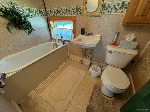 631 N Third St, L'anse, MI 49946 photo 7