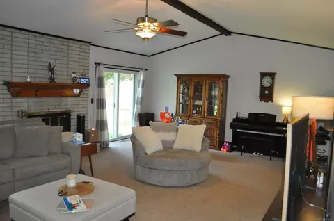 Living - 47476 Concord, Macomb, MI 48044 photo 2 of 4