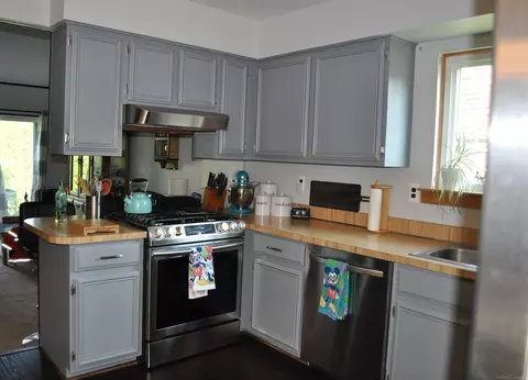 Kitchen - 47476 Concord, Macomb, MI 48044 photo 2 of 2