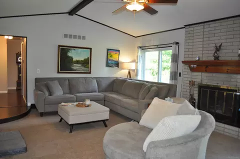 Living - 47476 Concord, Macomb, MI 48044 photo 3 of 4