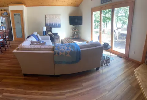 Living - 4680 Clendening, Gladwin, MI 48624 photo 3 of 10