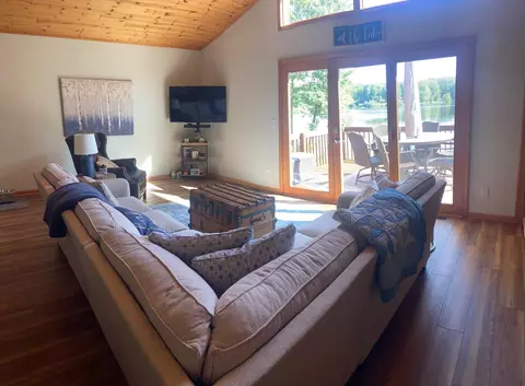 Living - 4680 Clendening, Gladwin, MI 48624 photo 5 of 10