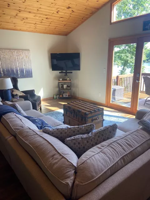 Living - 4680 Clendening, Gladwin, MI 48624 photo 2 of 10