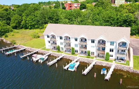 340 Navy #5, Hancock, MI 49930