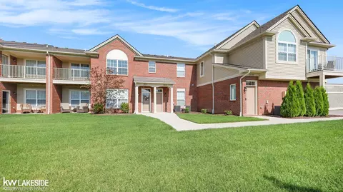 22131 Aberdeen, Macomb, MI 48042