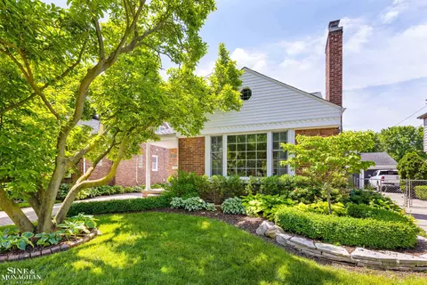 1729 Huntington, Grosse Pointe Woods, MI 48236