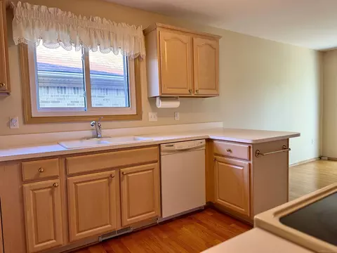 Kitchen - 21755 Sunset, Macomb, MI 48044 photo 2 of 3