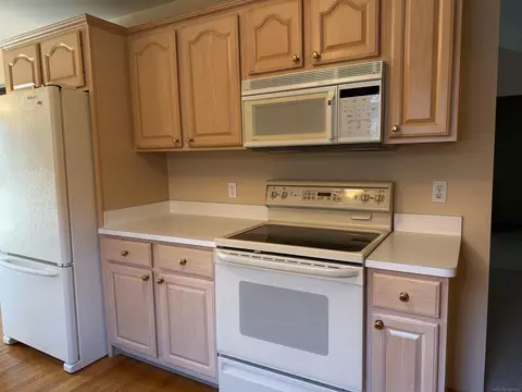 Kitchen - 21755 Sunset, Macomb, MI 48044 photo 3 of 3