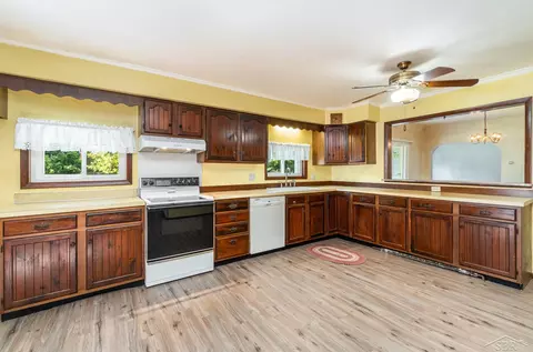 Kitchen - 11075 E Burt Rd, Birch Run, MI 48415 photo 1 of 1
