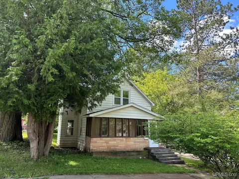 809 E A, Iron Mountain, MI 49801