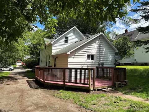 809 E A, Iron Mountain, MI 49801 photo 2