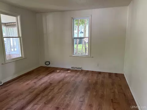 809 E A, Iron Mountain, MI 49801 photo 5