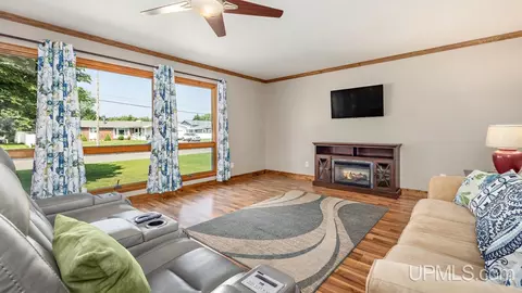 409 S 30th, Escanaba, MI 49829 photo 8