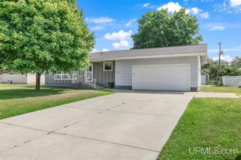 409 S 30th, Escanaba, MI 49829 photo 4