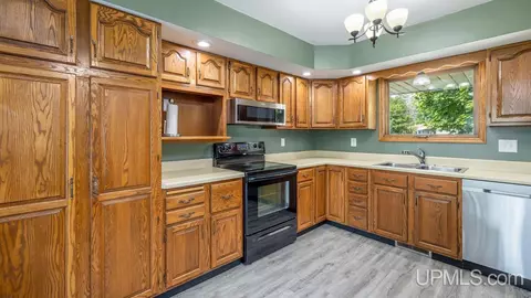 409 S 30th, Escanaba, MI 49829 photo 11