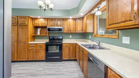 409 S 30th, Escanaba, MI 49829 photo 12