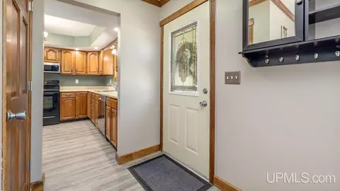 409 S 30th, Escanaba, MI 49829 photo 6