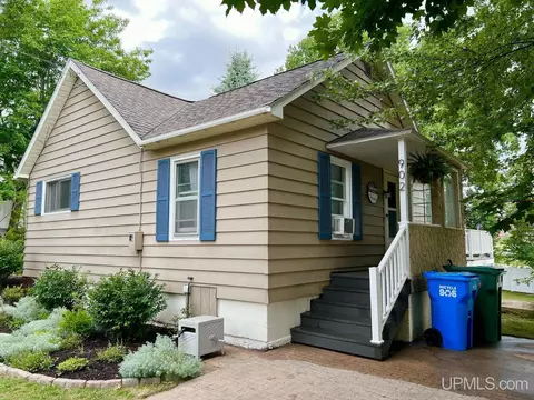 902 Wilson, Marquette, MI 49855