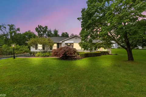 5920 Commerce, West Bloomfield, MI 48324