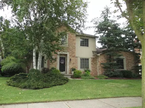 43580 Salt Crk, Clinton Township, MI 48038